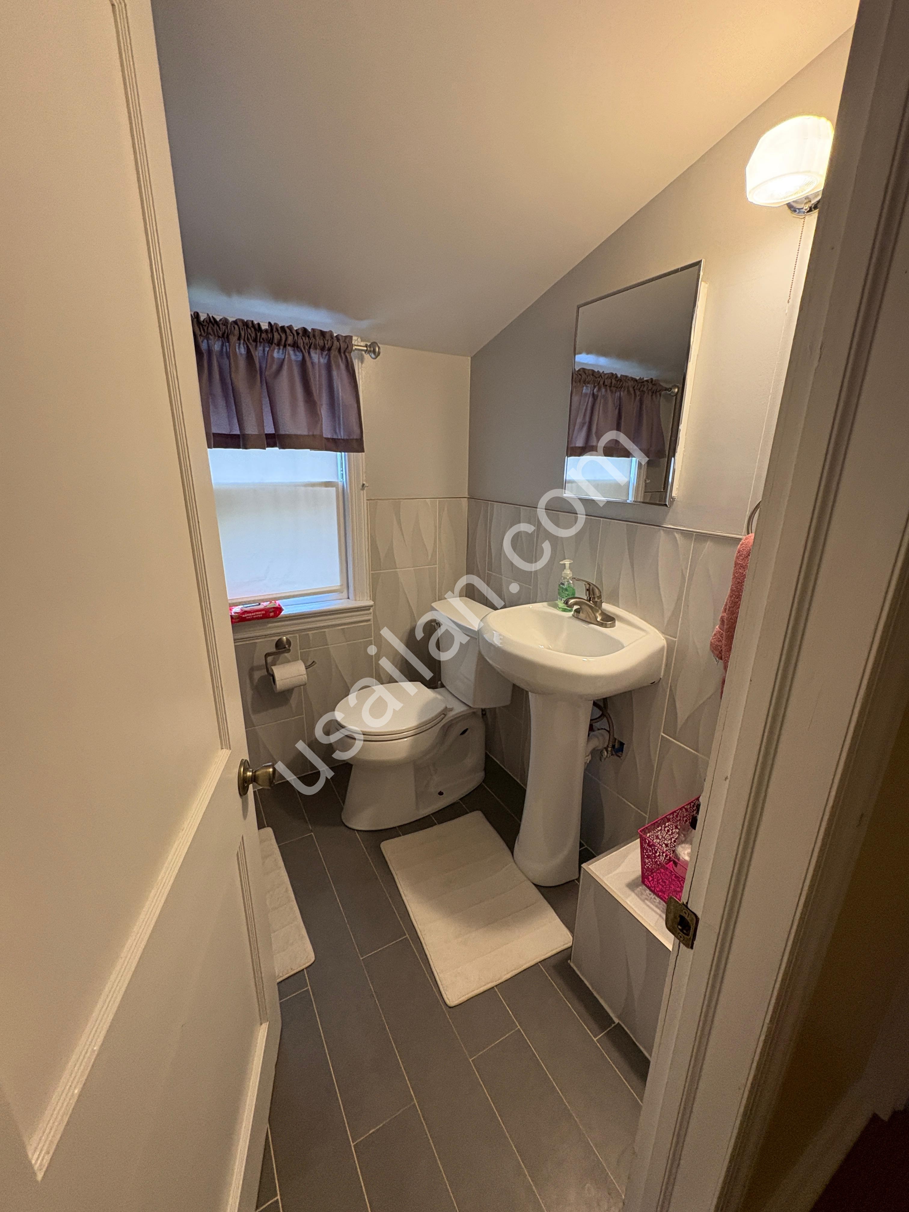 Closter'da müstakil evde kiralık oda