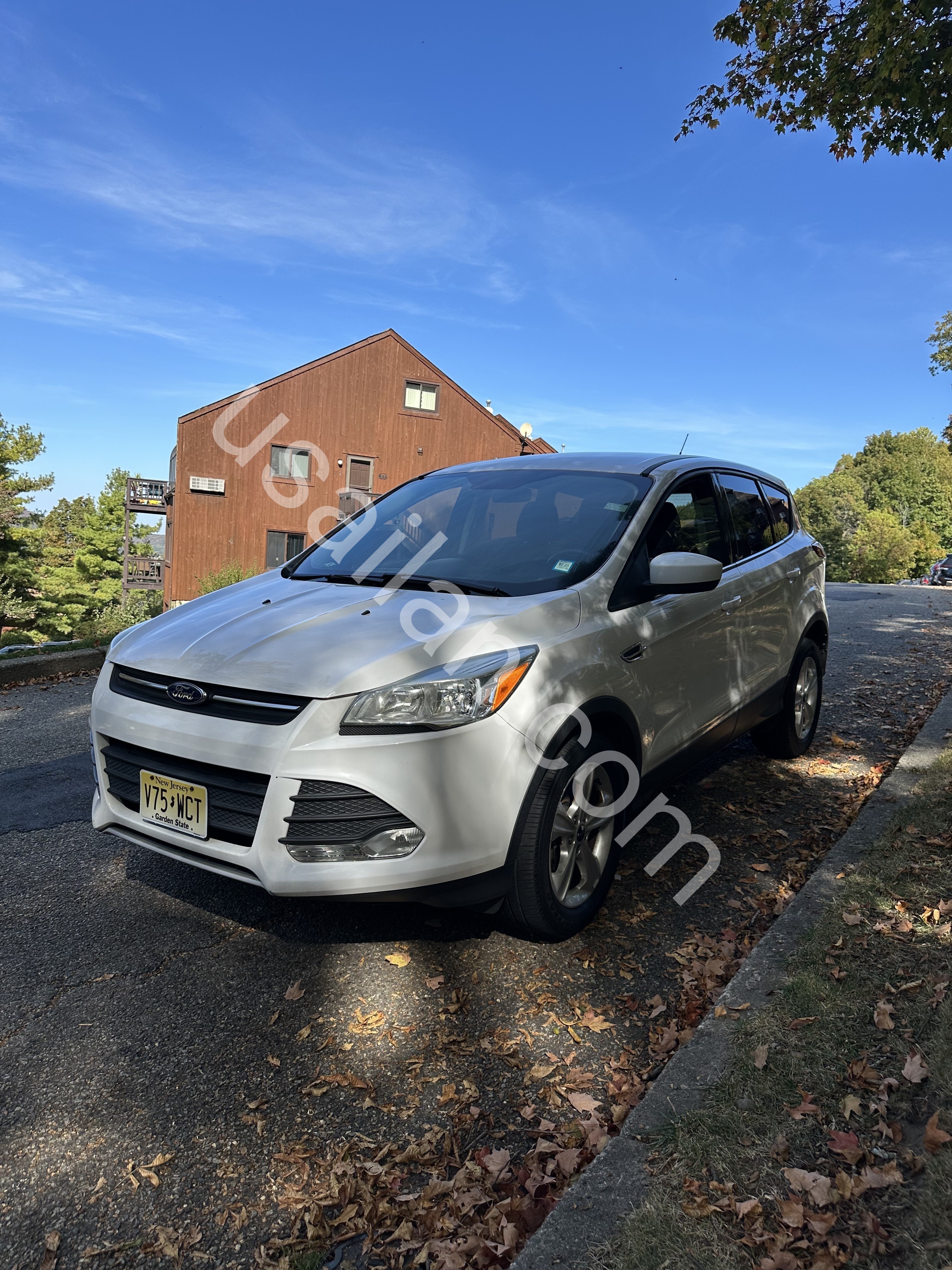2015 Ford Escape 85.000 mile - Clean Title