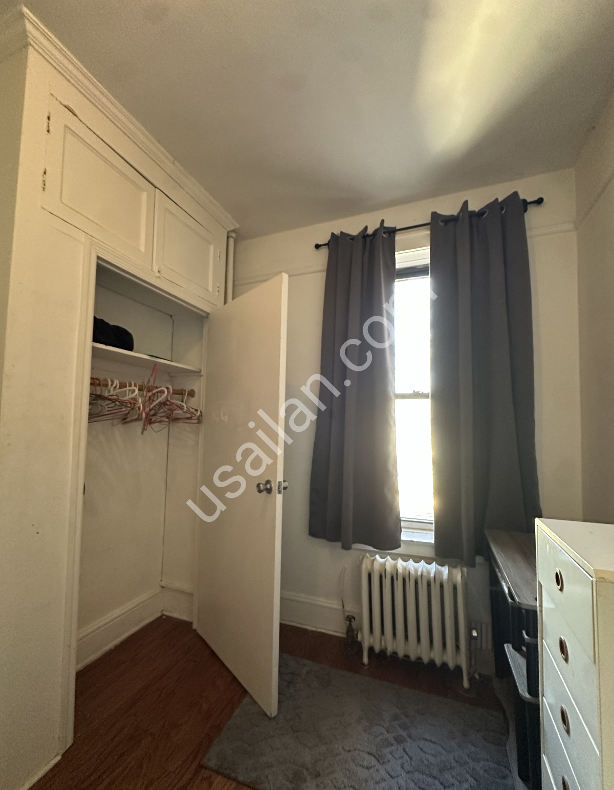 Astoria'da metroya yakın Kiralık Oda