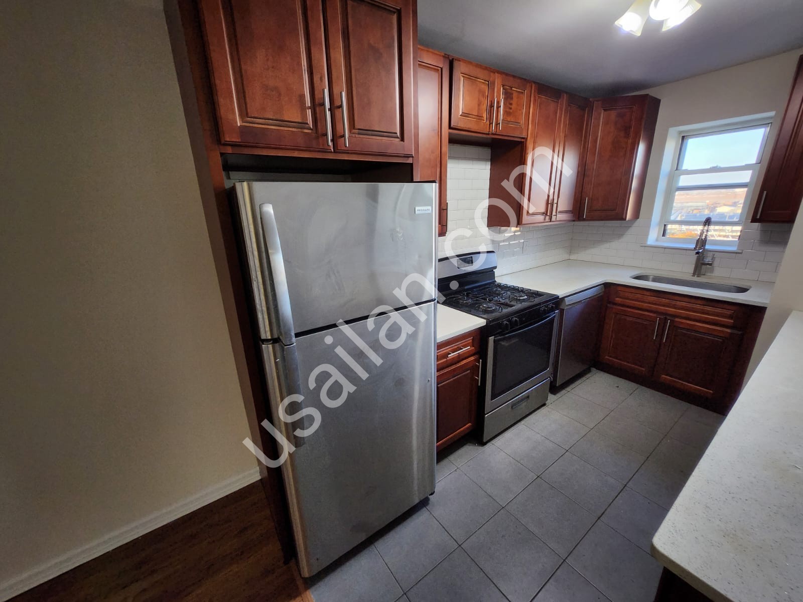 Emlak komisyonu yoktur. Brooklyn, Coney Island'da 1 yatak odali balkonlu kiralik daire