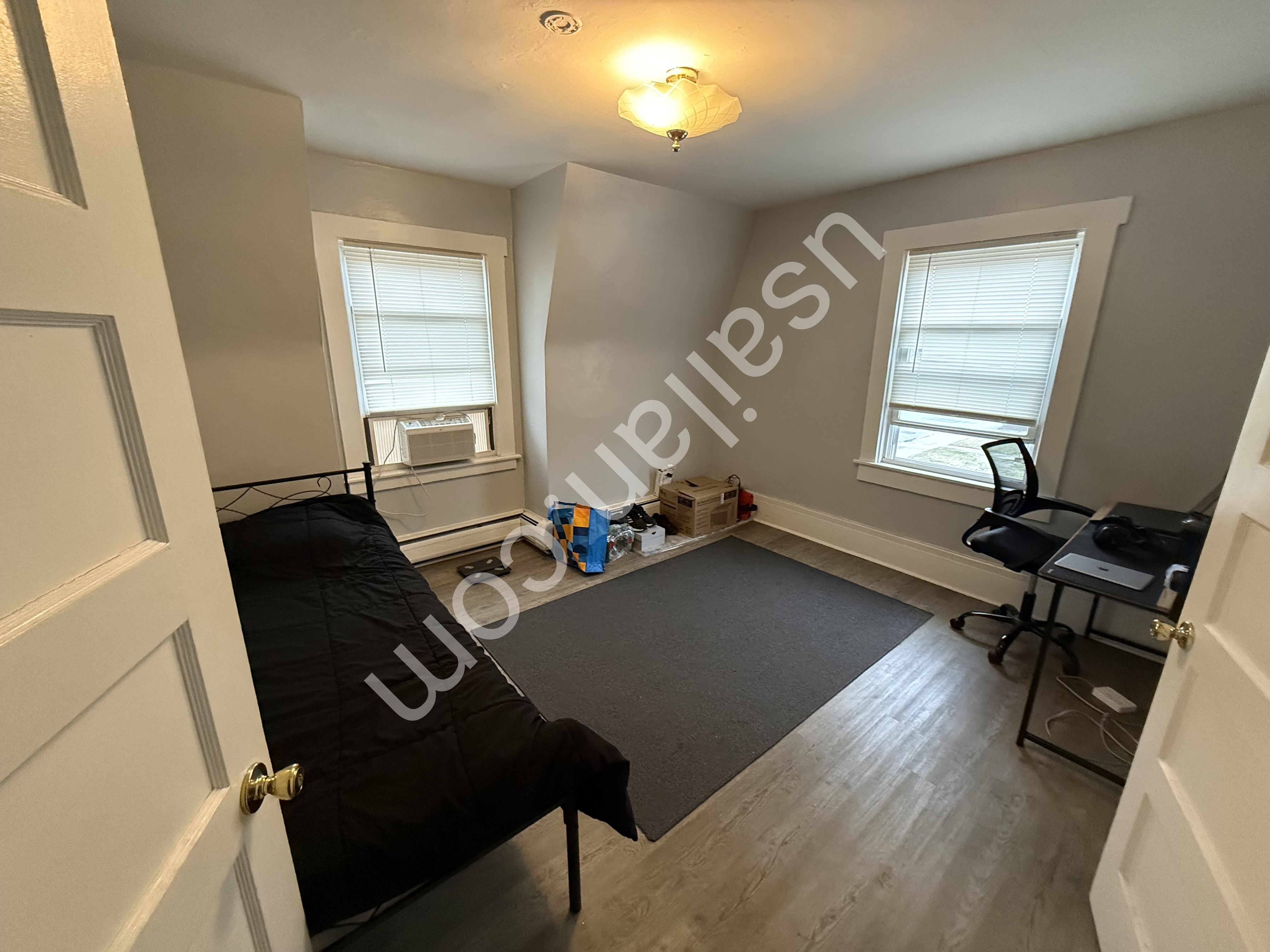 Cliffside Park'ta eşyasız oda