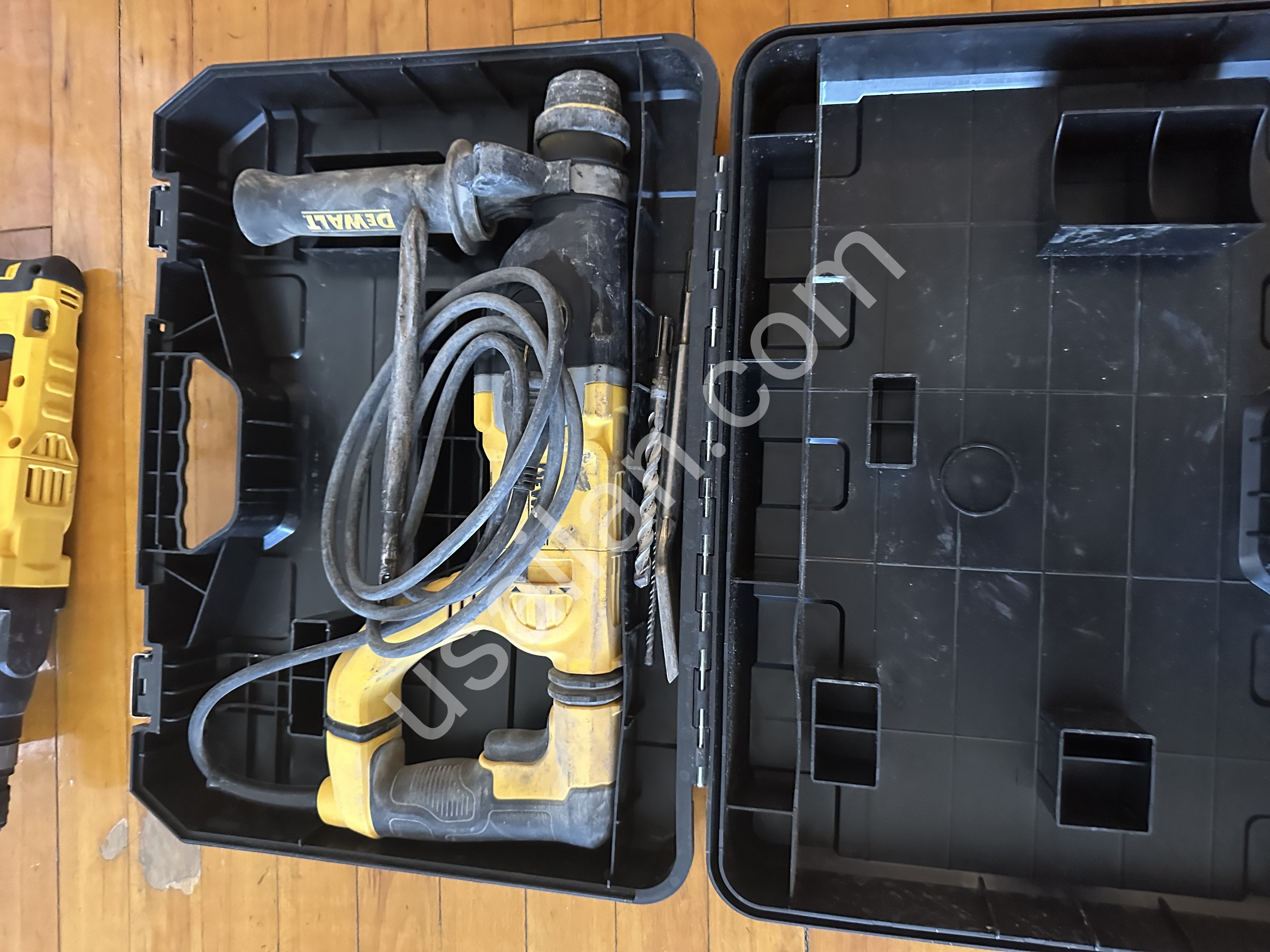 Dewalt Hilti with cable (like new)