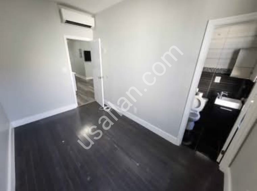 Brooklyn Crown Heights 5 yatak odali 4 banyolu kiralik daire. Komisyon yoktur