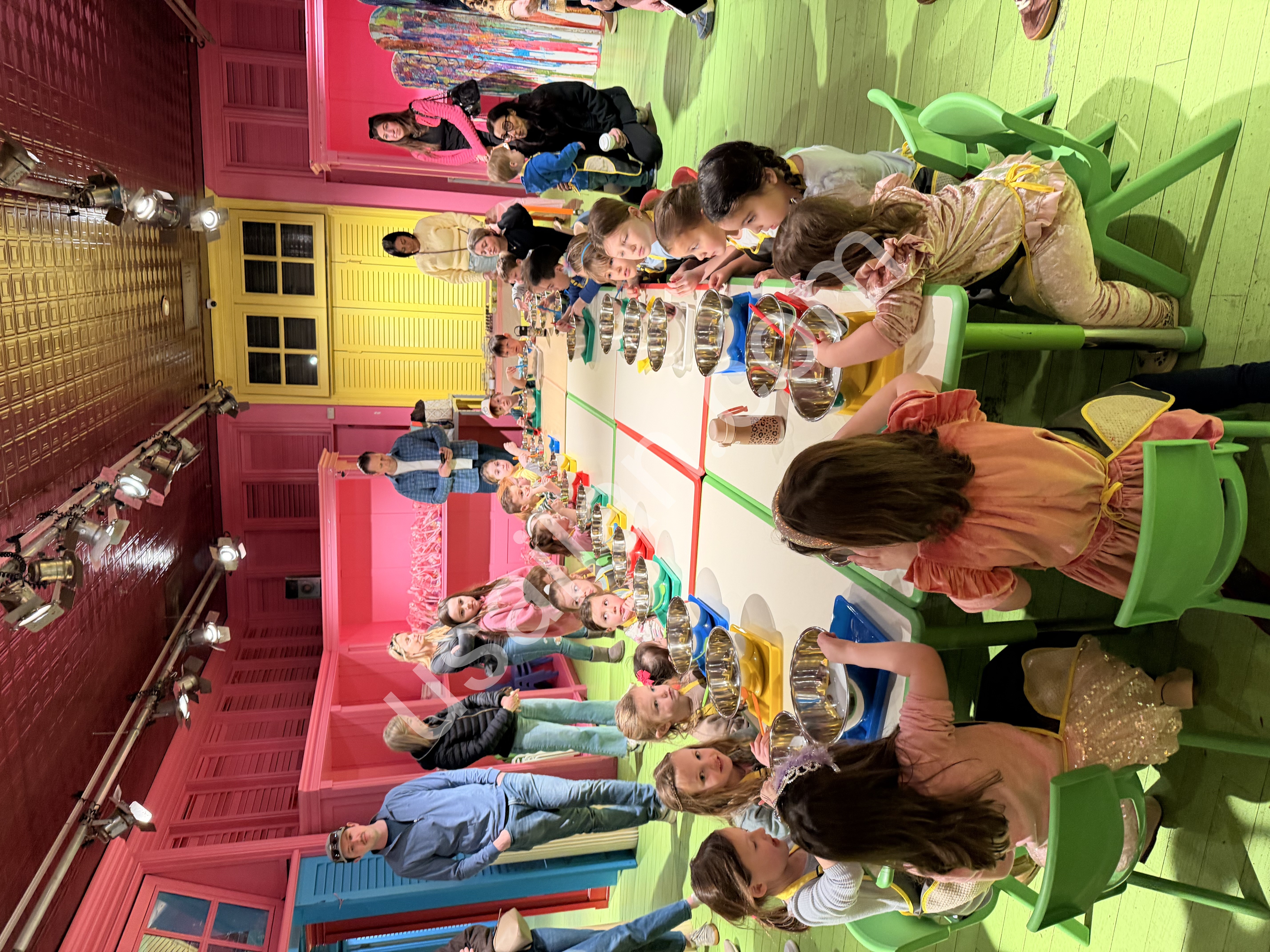 Garden State Mall'da çocuk aktivite yerinde çalışacak İngilizcesi iyi elemanlar aranıyor