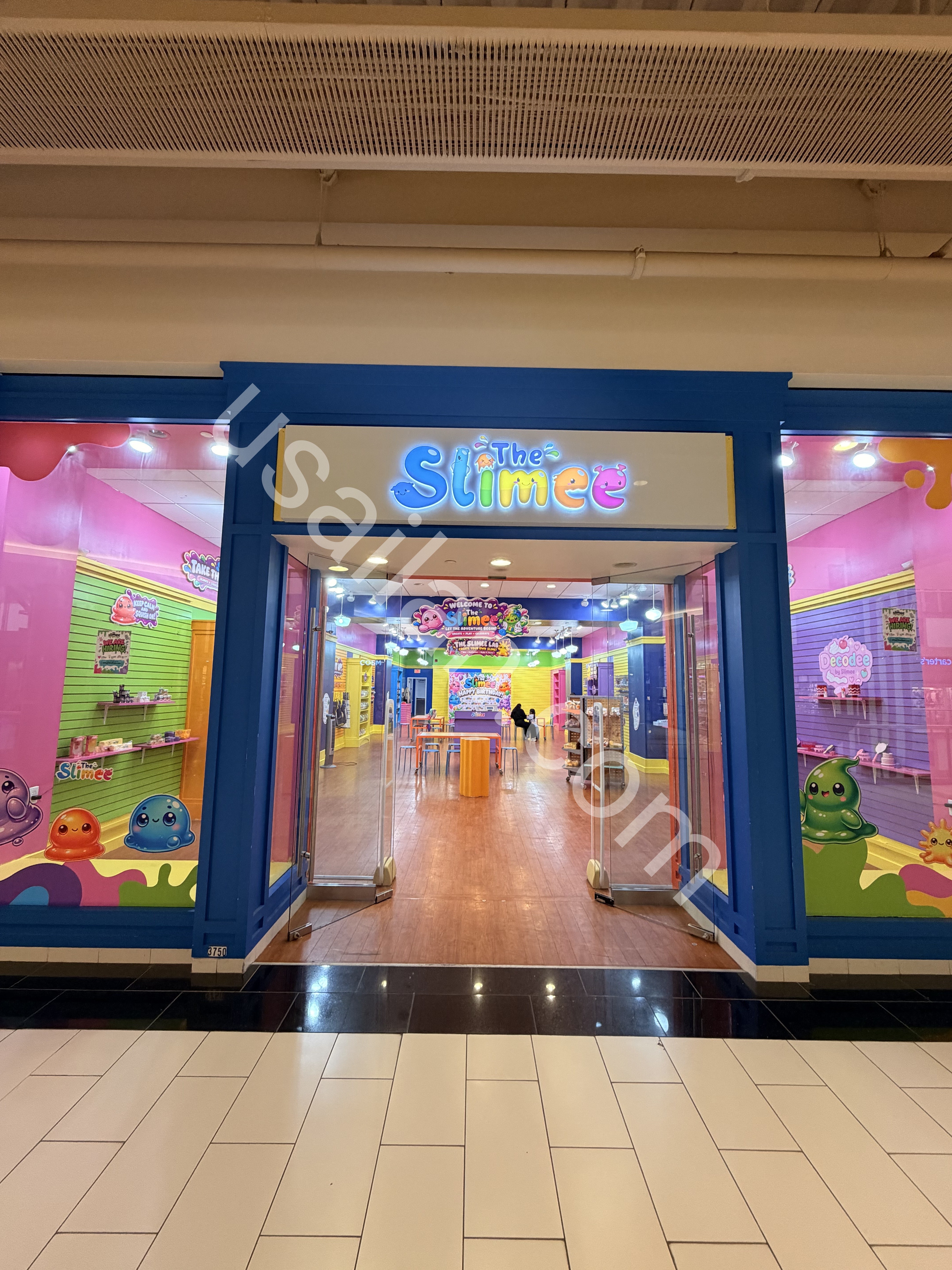 Palisades Center Mall'da çocuk aktivite yerinde çalışacak İngilizcesi iyi elemanlar aranıyor