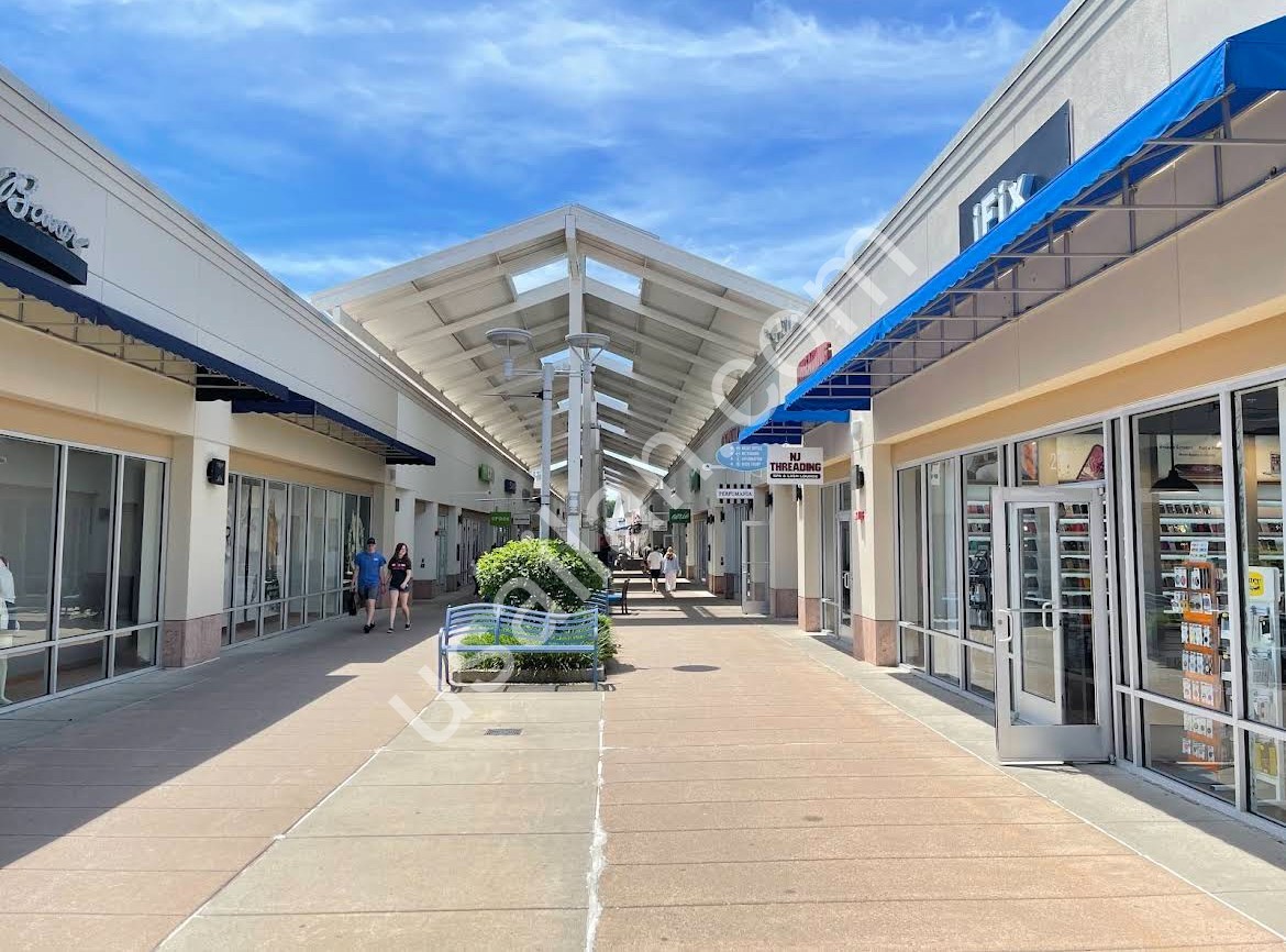 Jersey Shore Premium Outlets'te Bulunan Magazada Calisacak Arkadas Ariyoruz